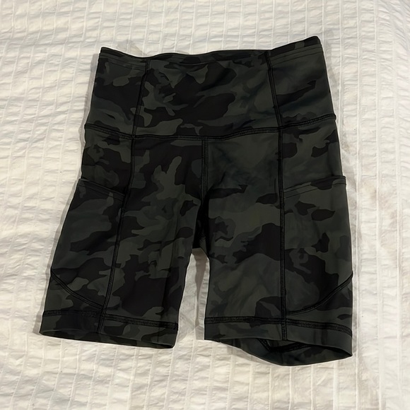 lululemon biker shorts - Picture 3 of 5